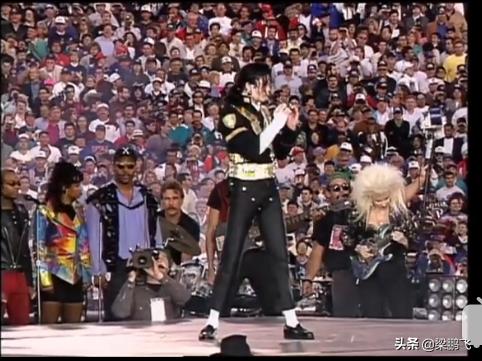 迈克尔杰克逊是世界音乐史第一人,迈克尔杰克逊被称为流行音乐之王