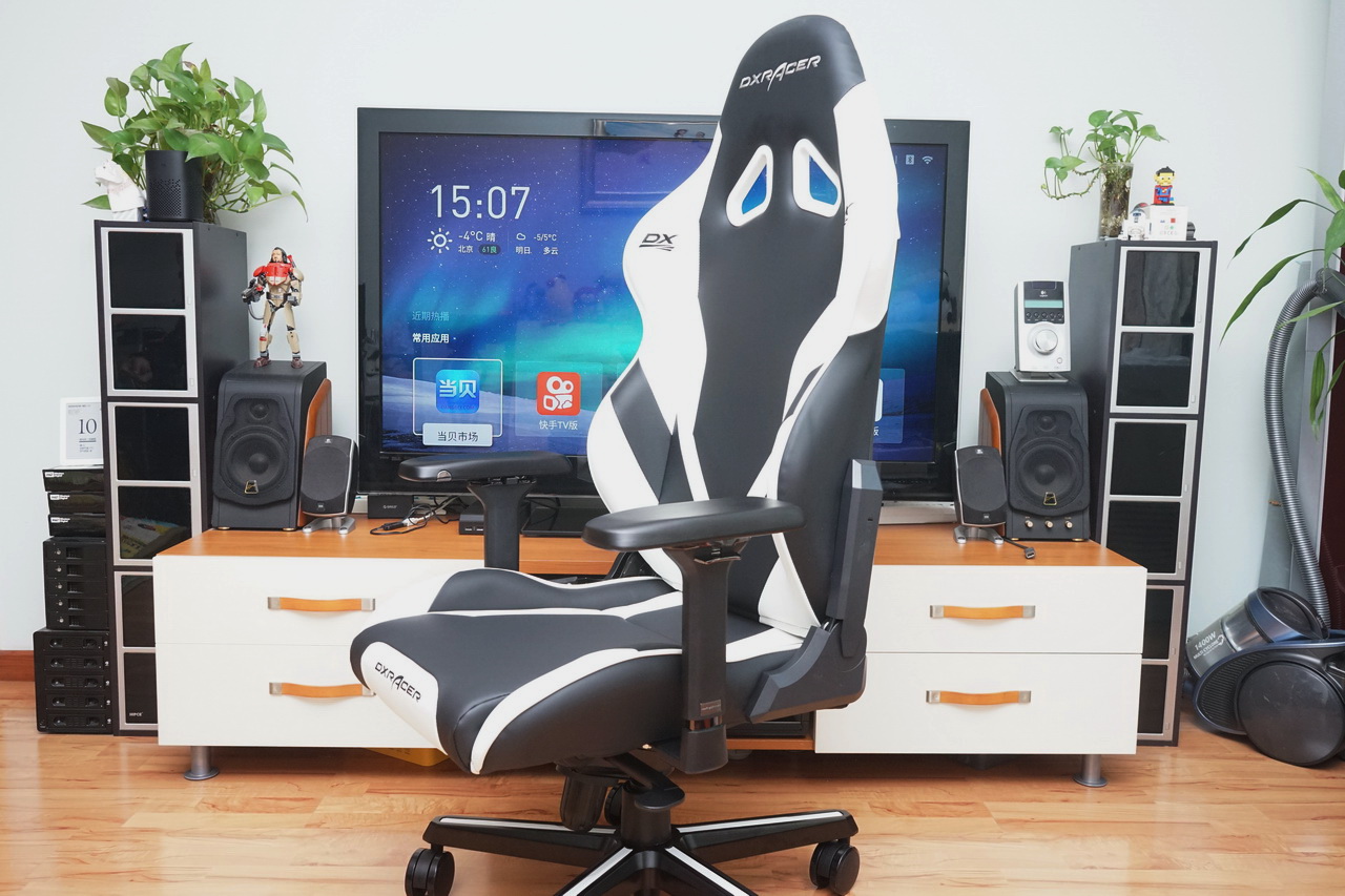 迪锐克斯dxracer电竞桌,甜品级显卡