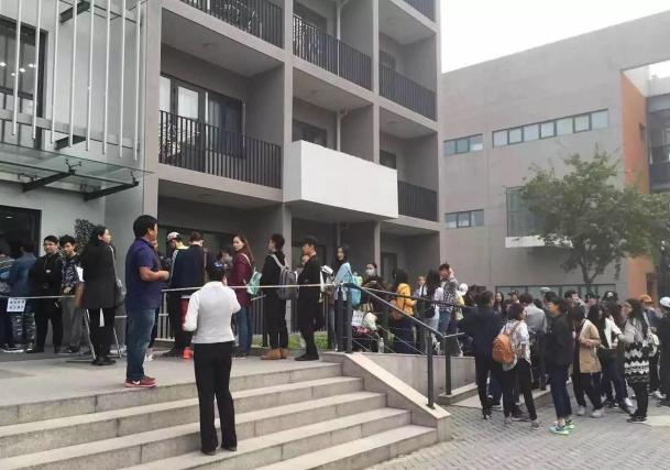 中戏羽绒服新旧版对比,中戏羽绒服和上戏羽绒服哪个好