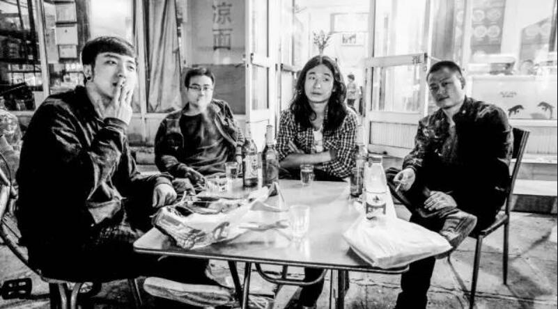 聊一下我喜欢的摇滚音乐以及适合听摇滚的耳机，*放播**器