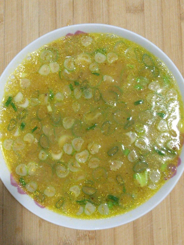 鸡蛋羹加多少水蒸才能蒸出来很嫩,鸡蛋羹如何不加水也能做很嫩