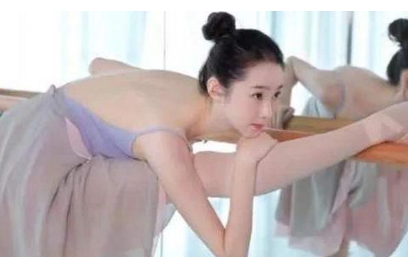 张艺凡芭蕾基本功,张艺凡芭蕾仪态惊艳众人