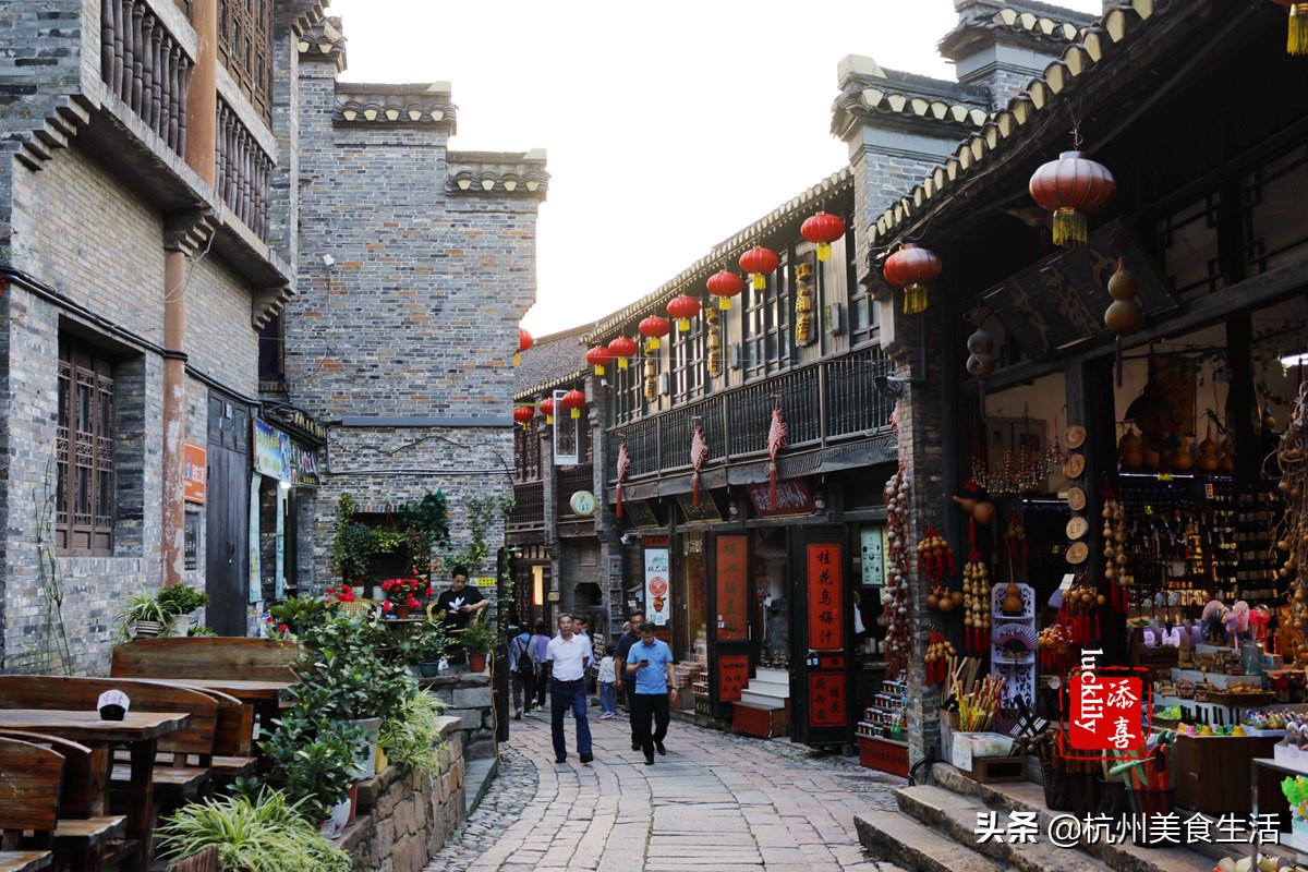 镇江美食三茅宫地锅鸡,镇江美食推荐锅盖面