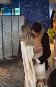 瓦尔加佩莱秀恩爱视频,佩莱求婚瓦尔加成功视频