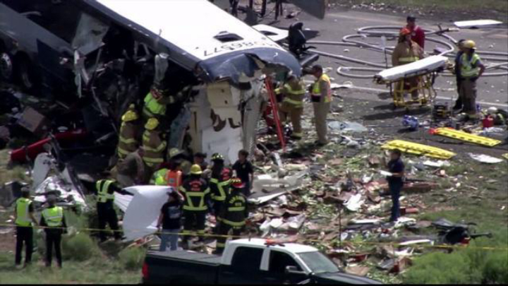 如果出现车祸对方全责该怎么赔偿,发生车祸对方全责我需要报保险吗