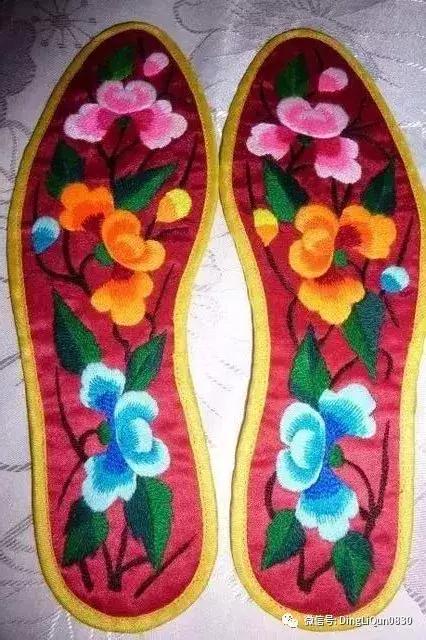 鞋垫上的刺绣艺术欣赏,鞋垫刺绣怎么刺绣熊猫嘴巴