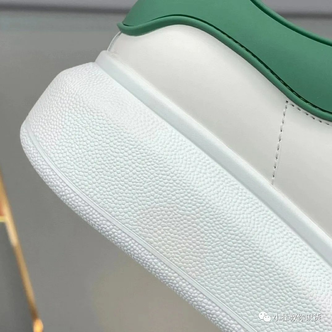 亚历山大麦昆帆布白鞋维修,亚历山大麦昆白鞋搭西服