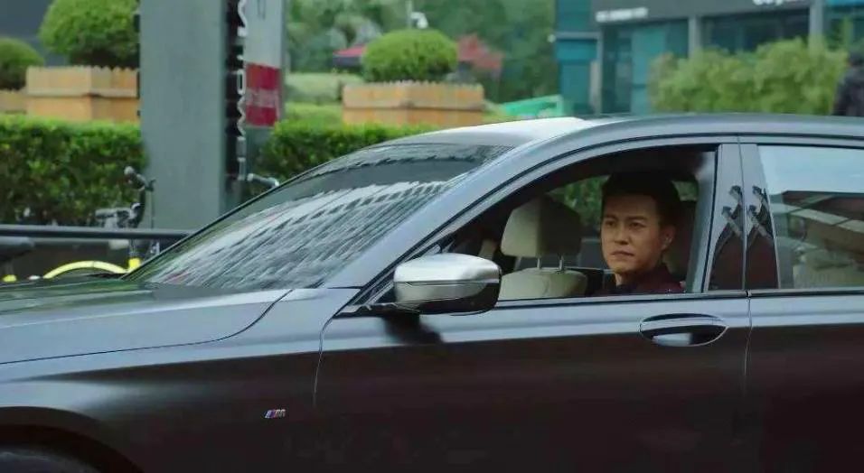 宝马7系和x7内饰哪个好,宝马7系和宝马x7哪个好