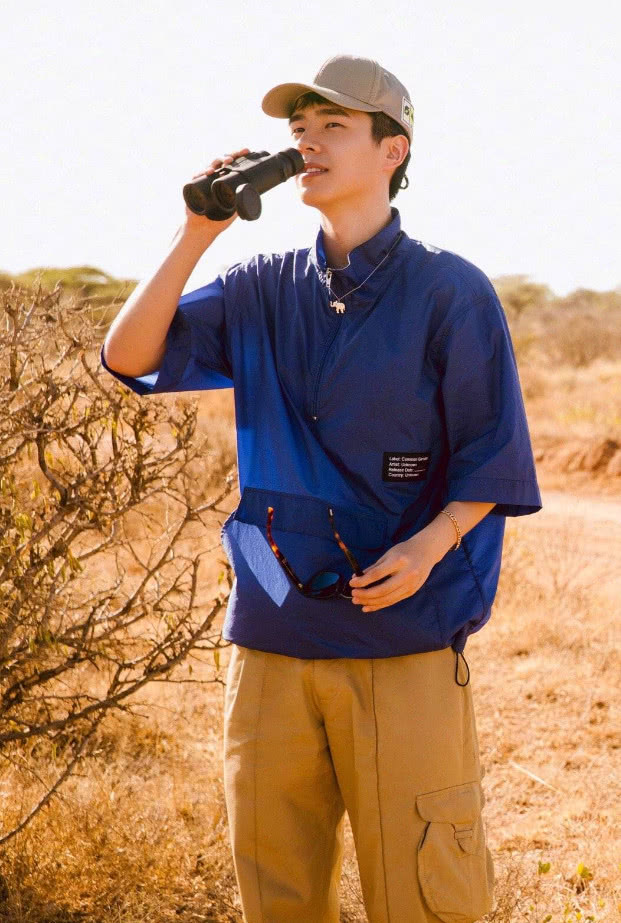 刘昊然这双“非洲鞋”，比脏脏鞋更丑更脏，穿出来意外很拉风！