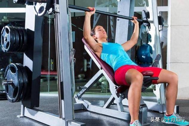 练胸大肌的十个动作,练胸的基本9个动作哑铃