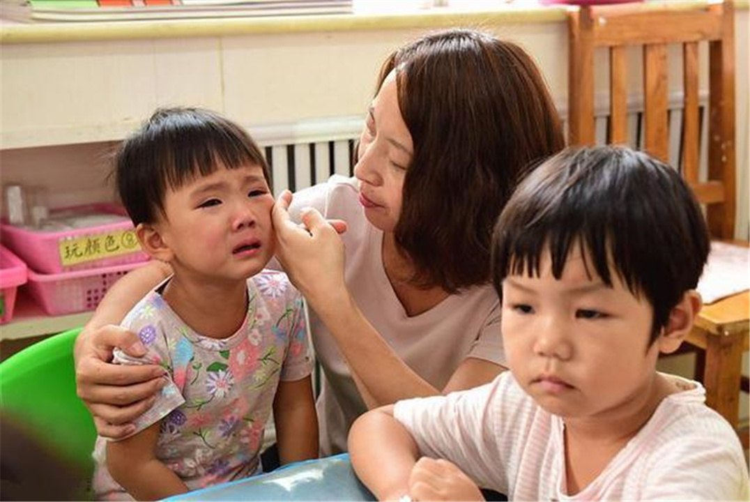 孩子遇事爱哭怎么办,孩子特别爱哭一点小事就哭