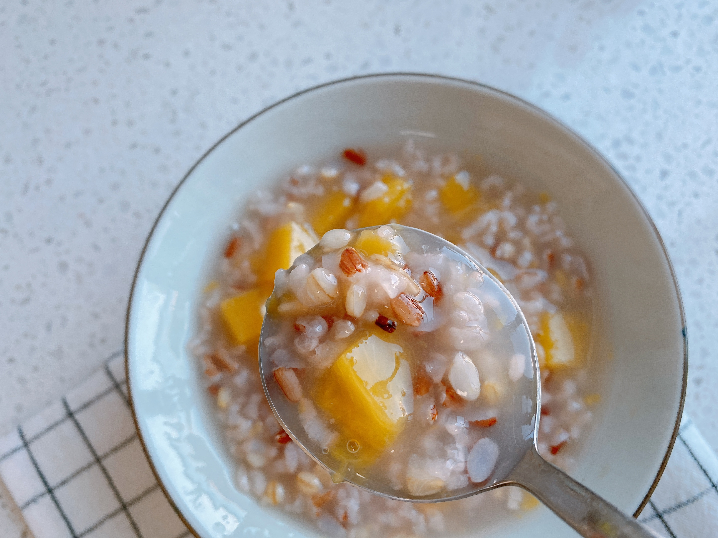 冬天多喝什么粥比较好,冬天喝这4种粥养胃还瘦身