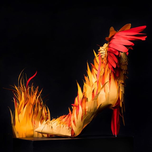 席琳·迪翁穿着一双独特的派对高跟鞋