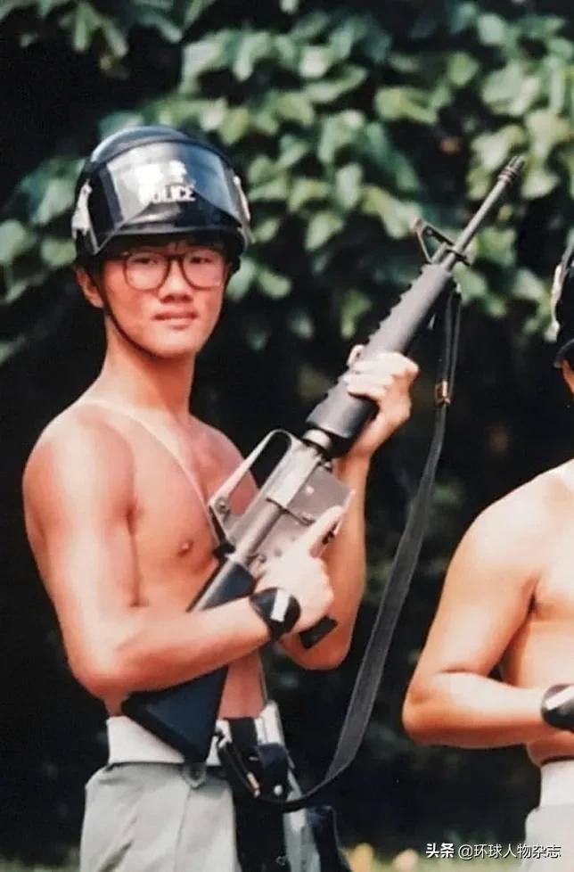 黑帮火拼竟飞车闯警署！港警“一哥”震怒，带队扫黑4天抓近300人