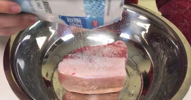 冻肉化开后怎么做才又嫩又烂,用水化冻肉还能冻回去吗