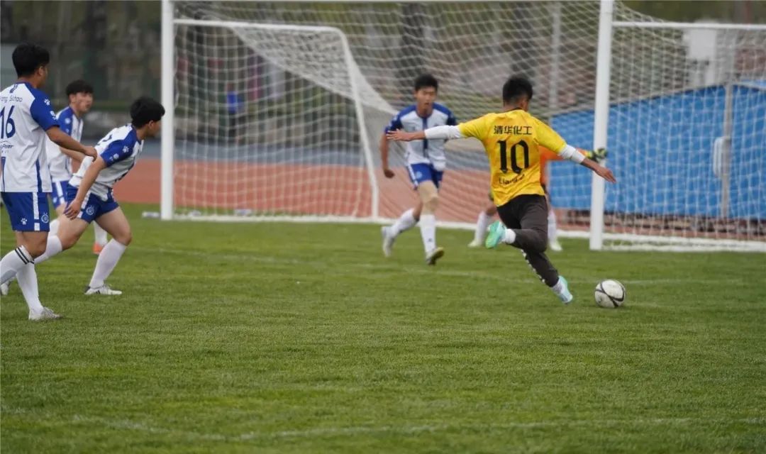 清华化工男足时隔11年再夺冠军！老博士泪洒现场激情解说大放送