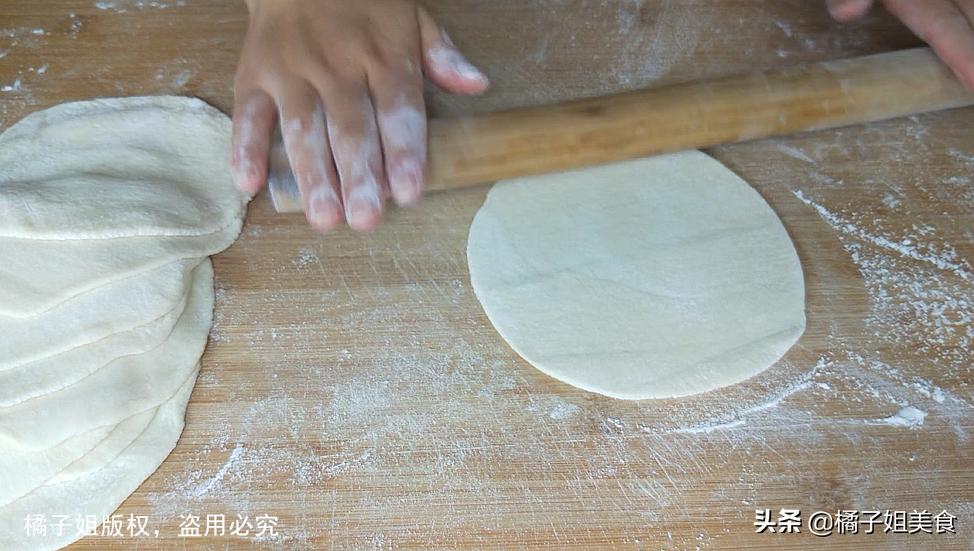 油炸饺子烩着吃,饺子皮油炸酥脆做法