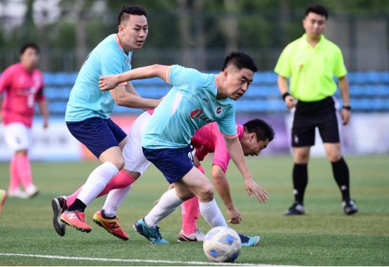 足球联赛榜首之战,榜首大战辽宁新疆