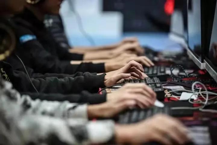 电竞游戏比赛平均每次能挣多少钱,电竞游戏的职业选手收入