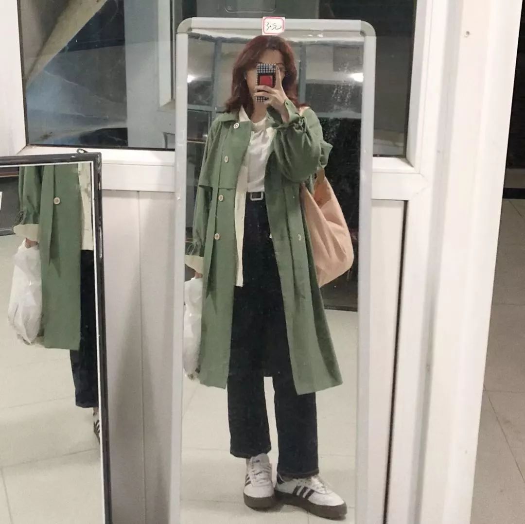 最节省空间又简便的叠风衣方法,薄款中长风衣怎么叠