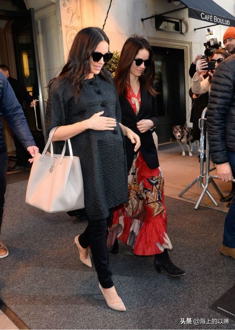 当梅根不再大红大紫,梅根穿搭西装配绿裙子