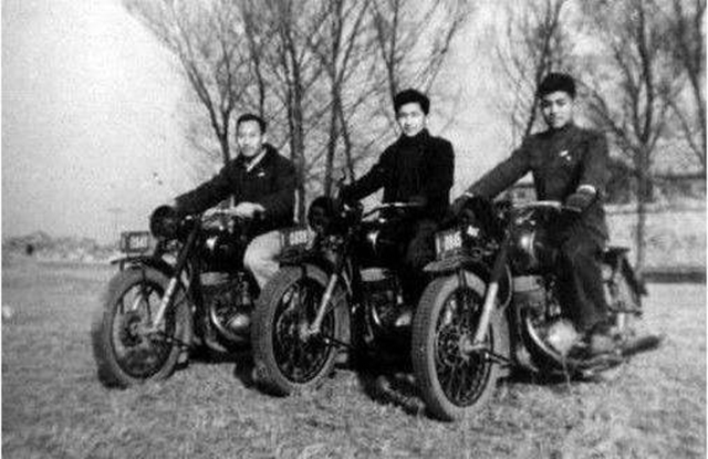 八十年代摩的,8090年代土豪摩托车