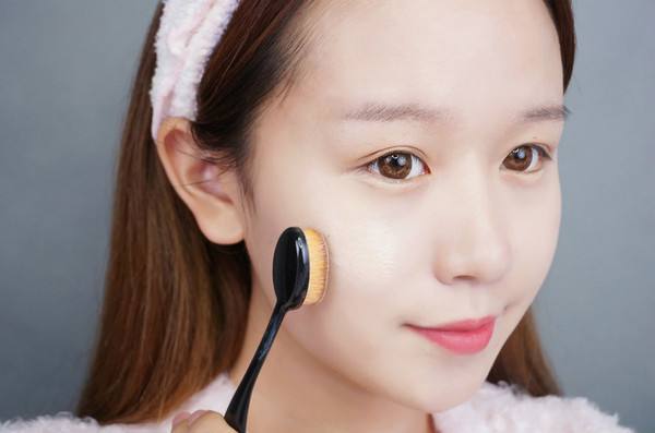 散粉刷定妆容易斑驳,散粉补妆的正确使用方法图解