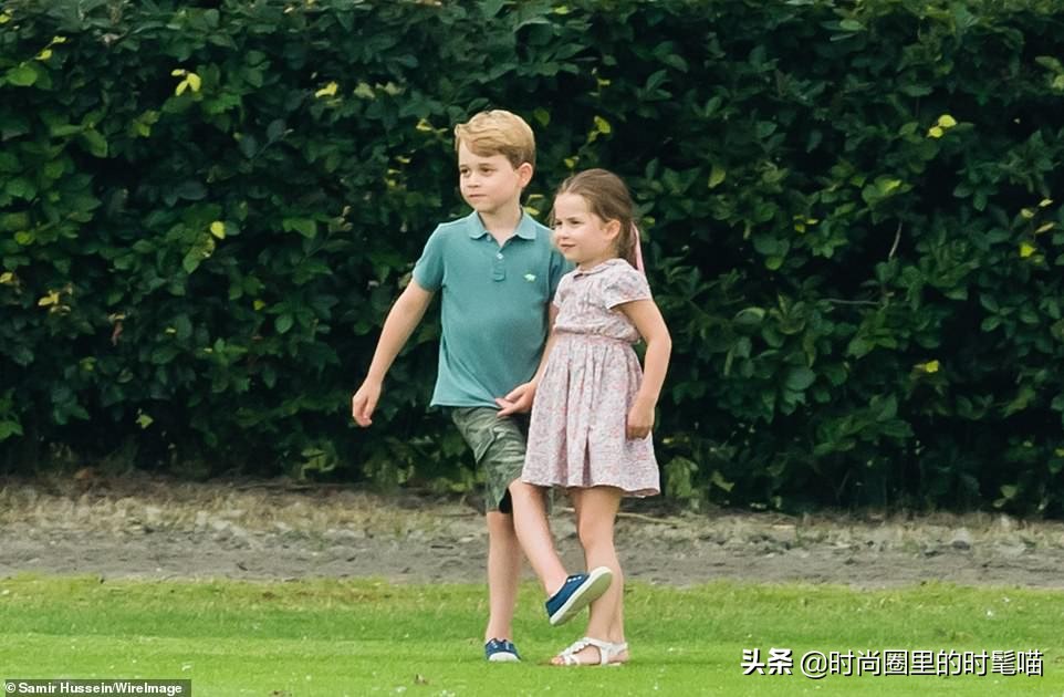 乔治小王子穿西装,乔治王子长大后更帅了