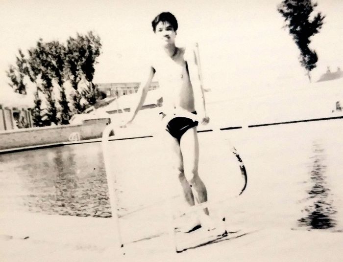 红宝书今昔图片,回忆一下宝贝小时候的照片