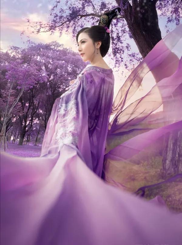 诗经月出的赏析,诗经赏析