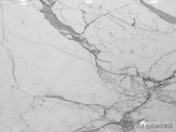 白色的大理石，出现黄色条纹或者水晶线，是正常的嘛？