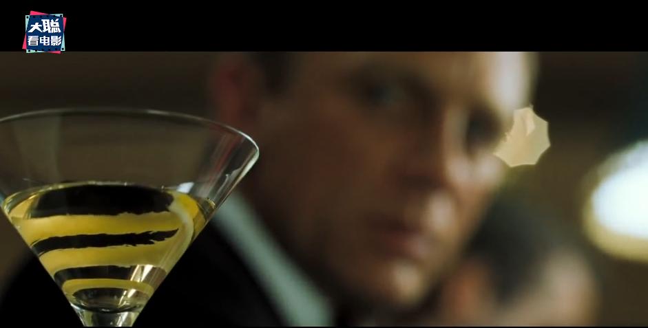 007大战皇家赌场007被上刑打哪里,007皇家赌场邦德受刑镜头分析