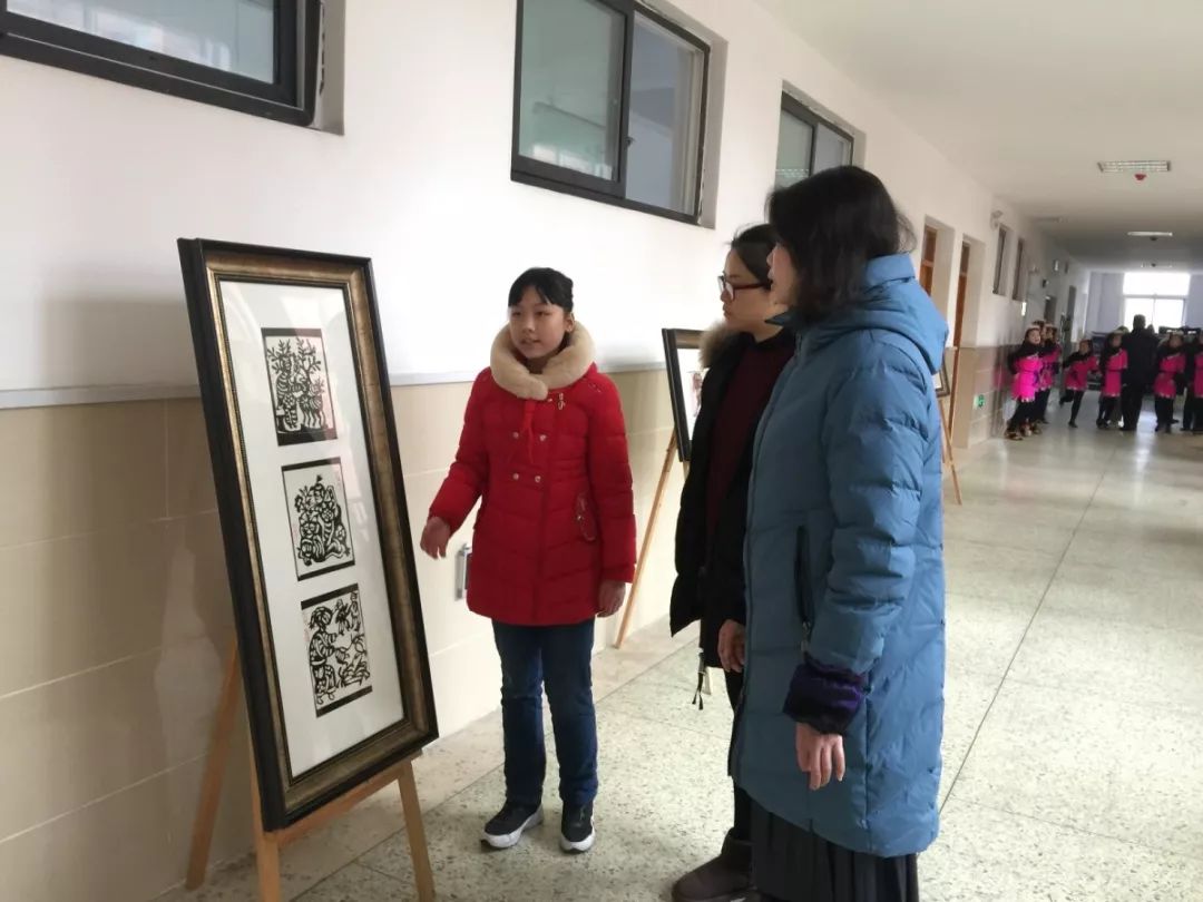 今天，华林小学的孩子们比看到雪还兴奋，原因是？