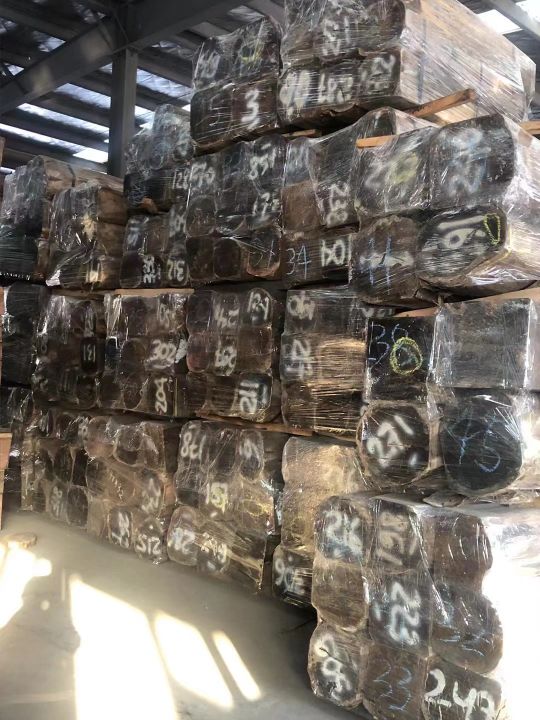 阔叶黄檀印尼黑酸枝家具,阔叶黄檀印尼黑酸枝是红木吗