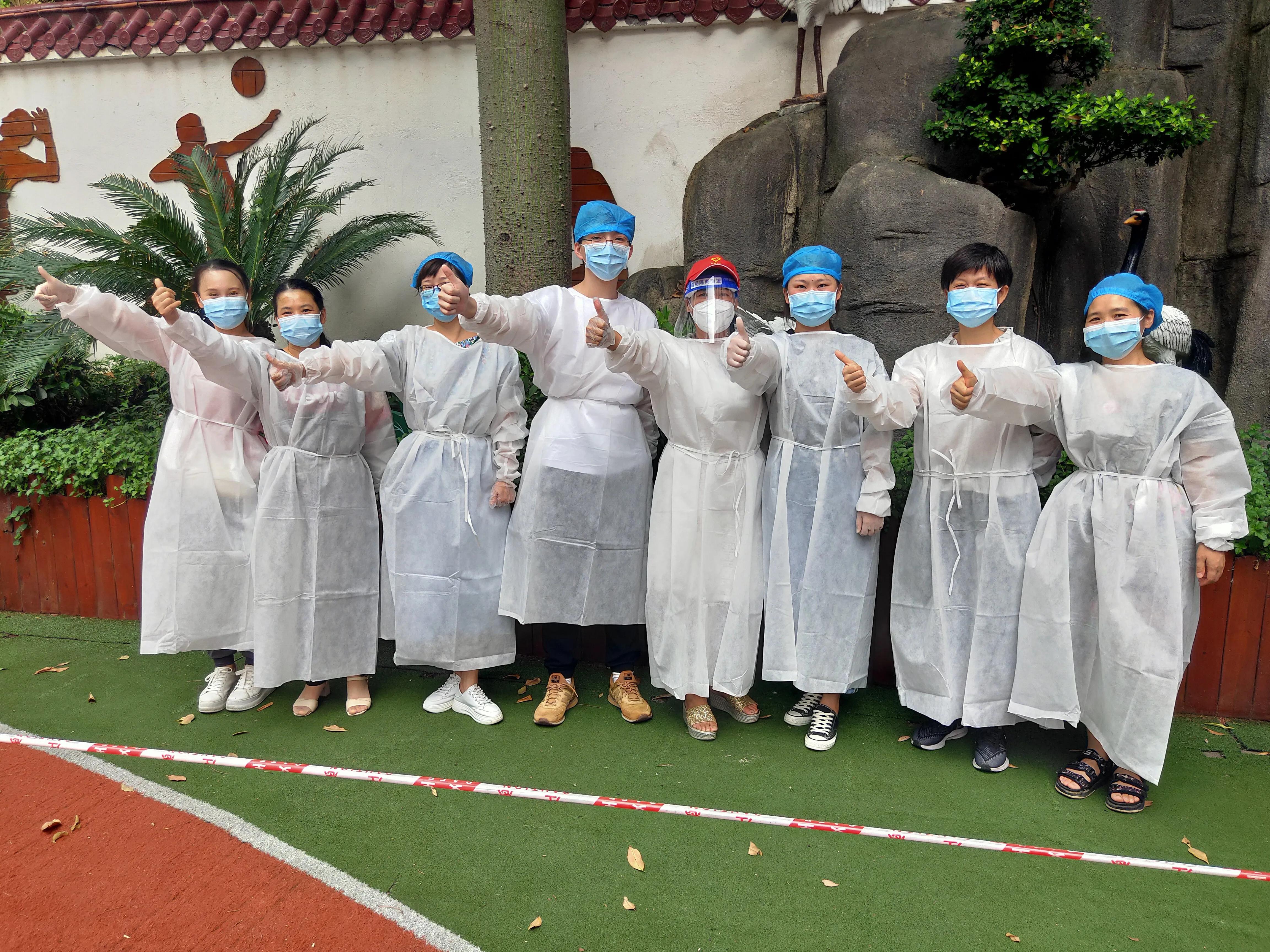 梅香传百年山高我为峰——致梅峰小学最美志愿者