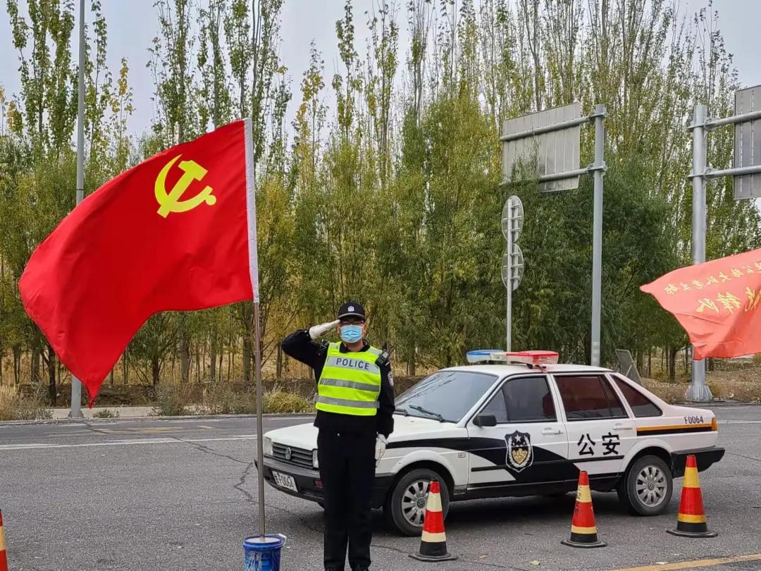 战疫一线党徽闪亮党旗飘扬,守卫战疫一线书写忠诚担当