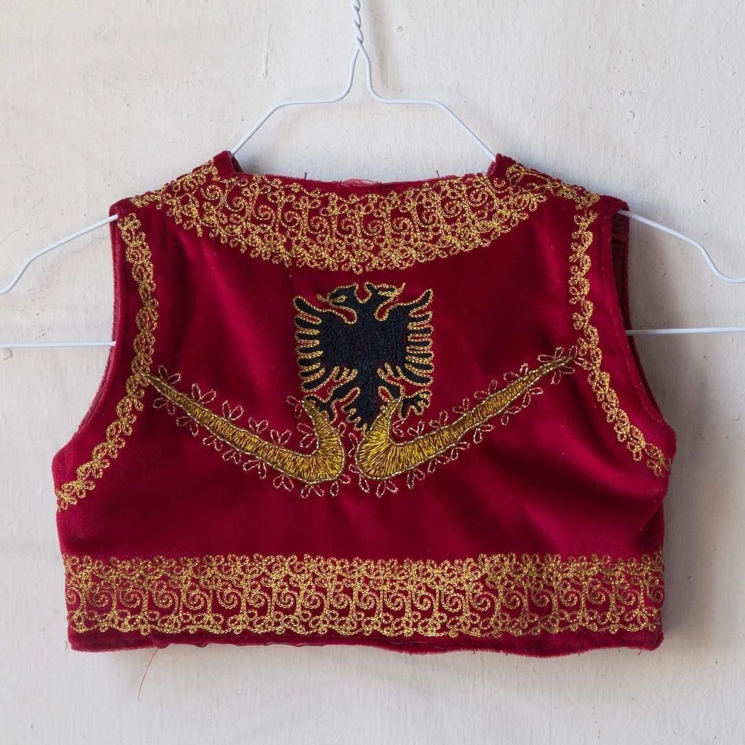 用地缘政治来思考东欧仿货流行学