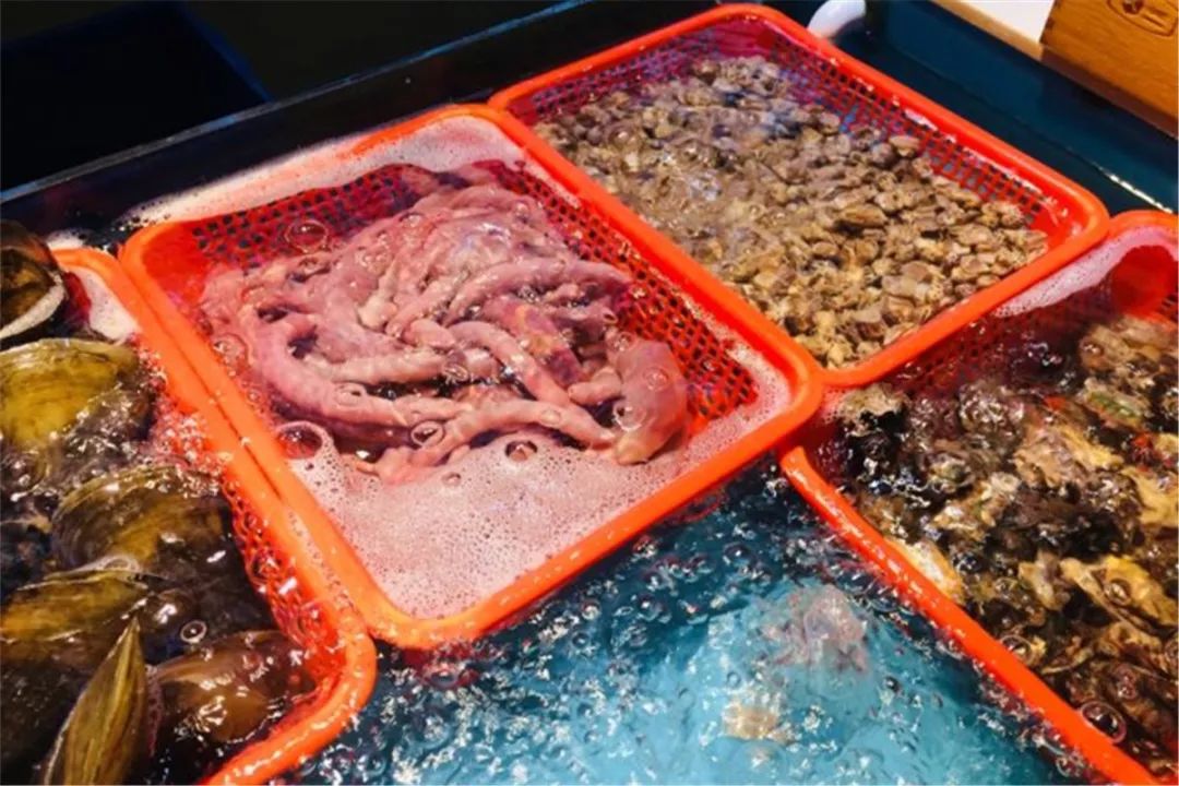 吃完整条恩施街，发现住在青山的才是人生赢家