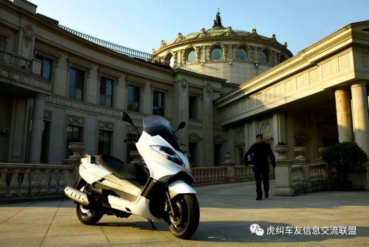 16年贝纳利银刃250现在值多少钱,贝纳利银刃250踏板摩托车跑偏