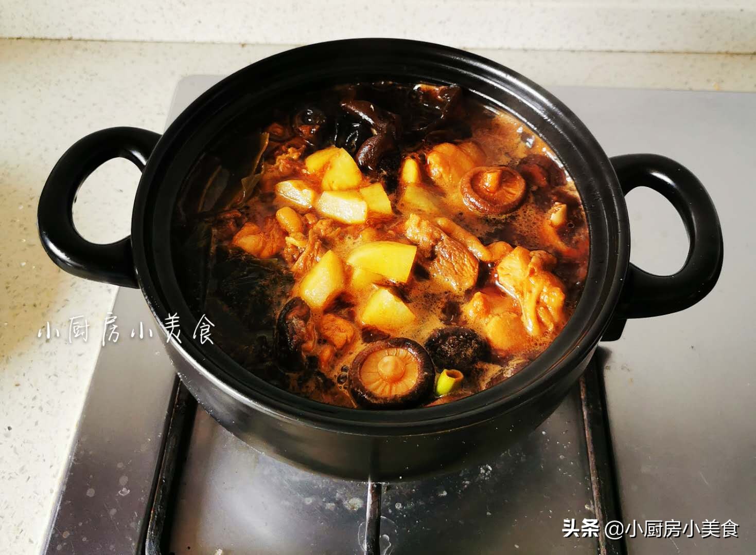 炖一锅肉拌饭,鸡肉汤拌米饭
