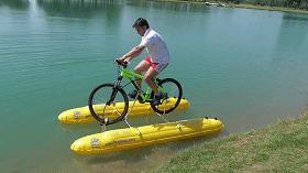 可以轻功水上漂的自行车,让自行车在水上骑行用的东西