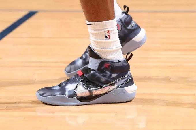 杜兰特最新上脚配色 (杜兰特上脚kd14欧文配色)