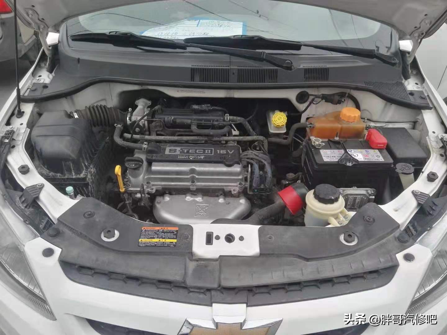 胖哥2万大洋刚收的合资三厢小车，国庆假日开着出去玩一玩