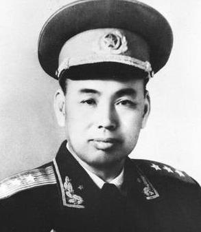 攻不下，统统杀头！对越作战*世友许**暴怒如雷，政委打圆场被怼