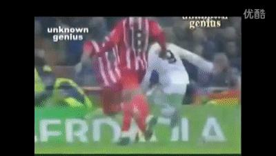 球王假装老人踢足球,内马尔假摔和c罗假摔哪个多