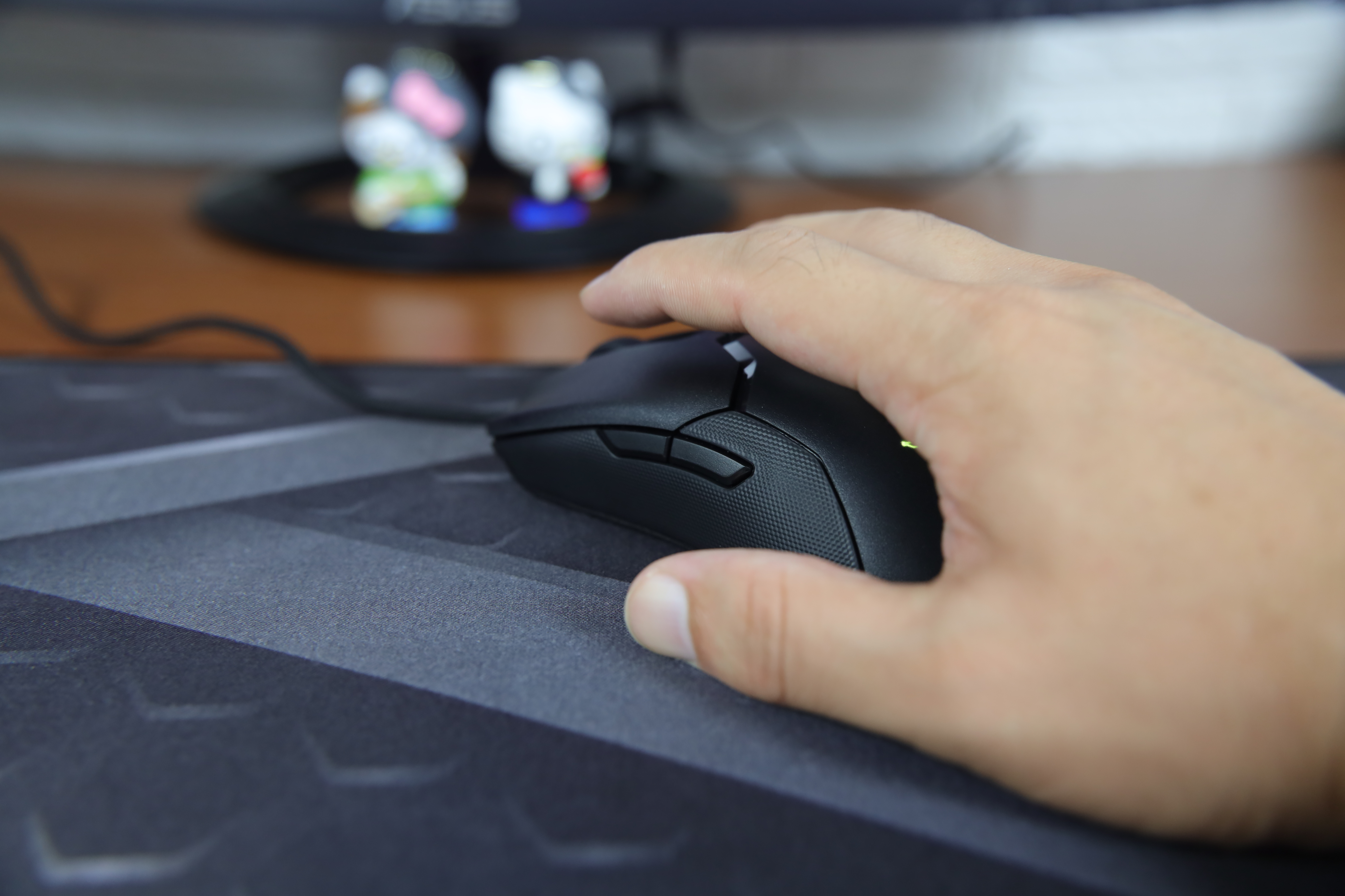 光学鼠标微动,雷蛇曼巴眼镜蛇无线版鼠标16000