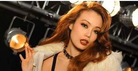 向华强敢惹曾志伟吗,向华强与曾志伟