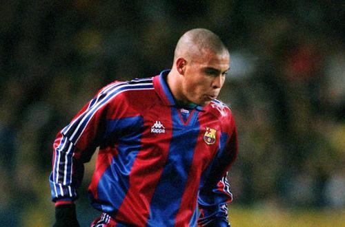 大罗错失单刀,大罗被犯规过人