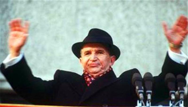 第一支获得欧冠冠军的球队,首支卫冕欧洲杯冠军的是哪支球队