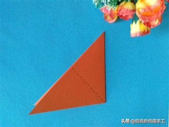 有关非遗小传人剪纸的导入视频,剪纸小手艺分享